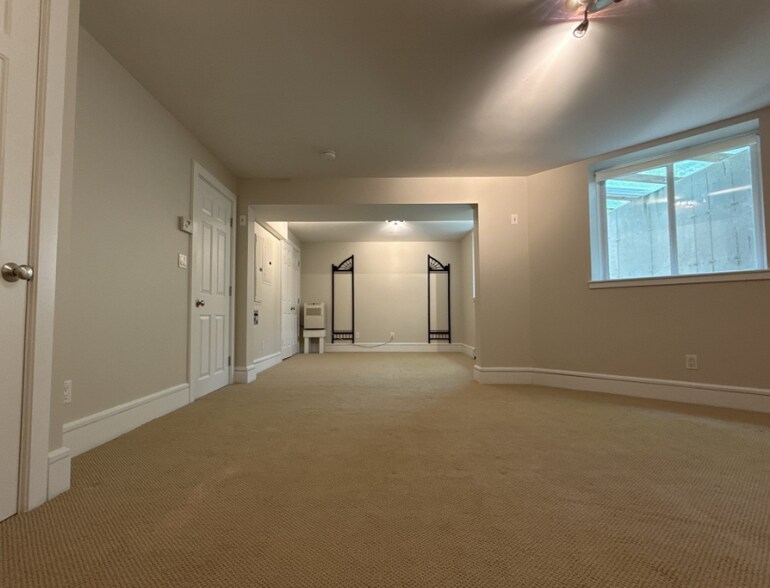 Building Photo - 9 Sunny Knoll Ter