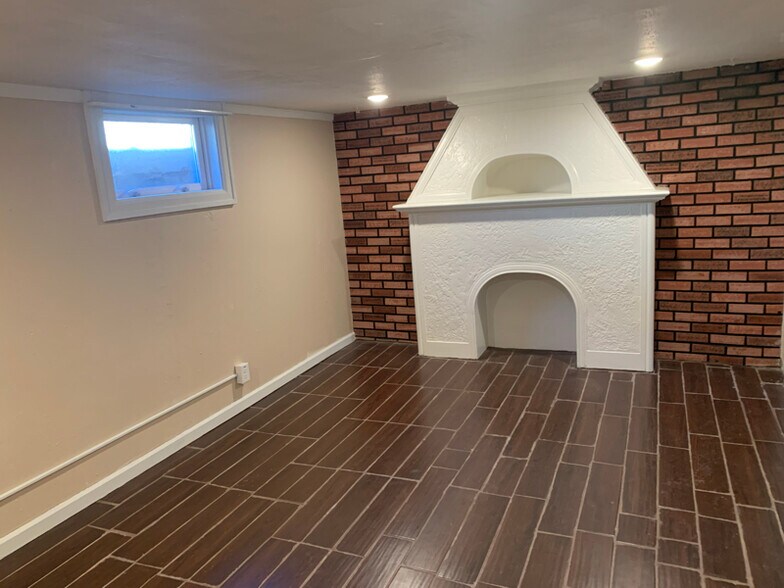 Building Photo - 3054 Snyder Ave