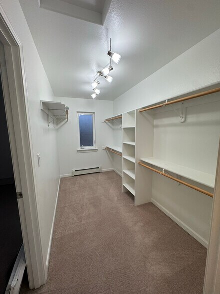 Building Photo - 1840 N Monte Vista Dr