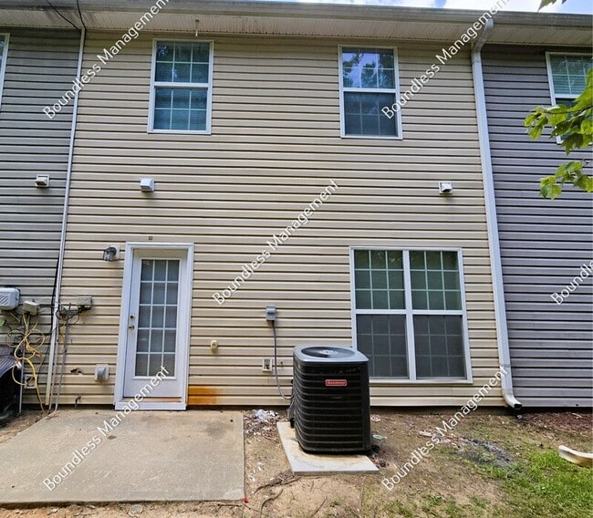 Building Photo - 6105 Capitol Knoll