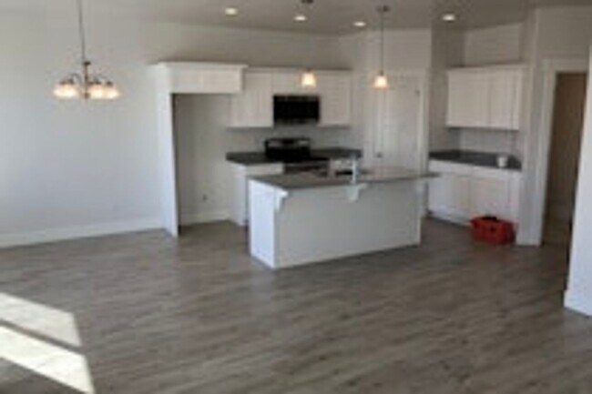 Building Photo - 594 N 260 W