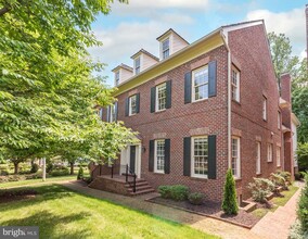 Building Photo - 9860 Palace Green Way