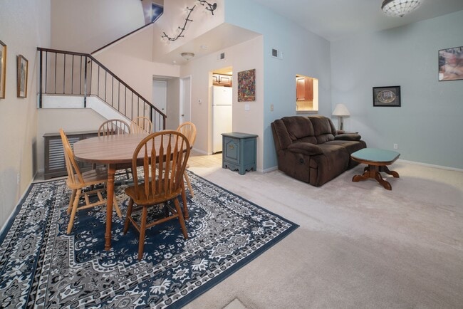 Building Photo - 3/2.5 Executive Condo in Downtown Fresno (...