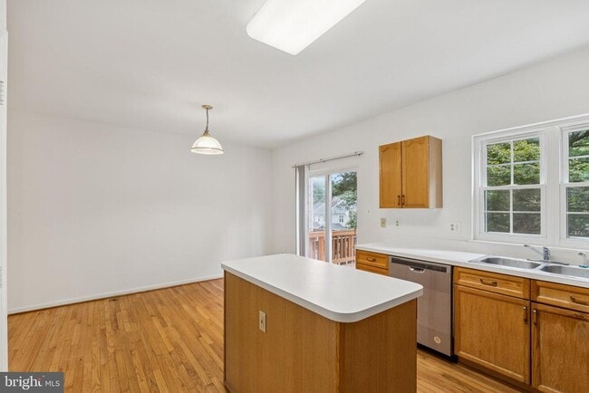 Building Photo - 46858 Lawnes Creek Terrace