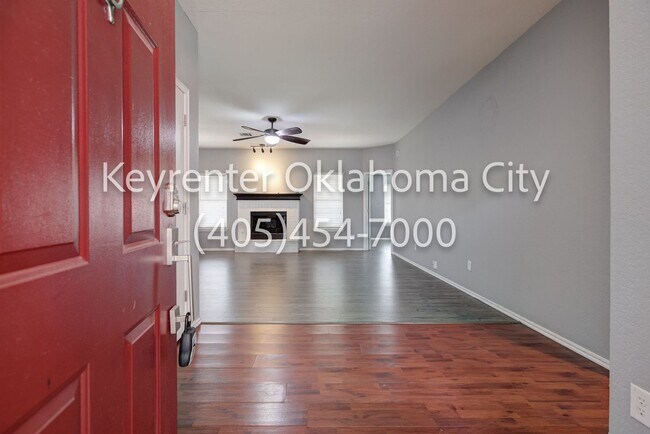 Building Photo - 6016 SE 82nd Pl