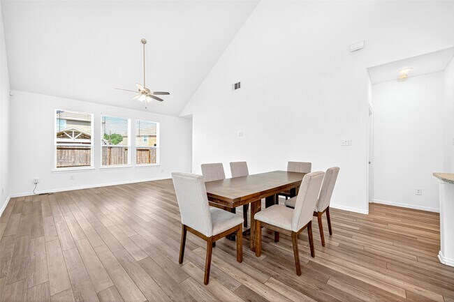 Building Photo - 29897 Dovetail Blf Ln