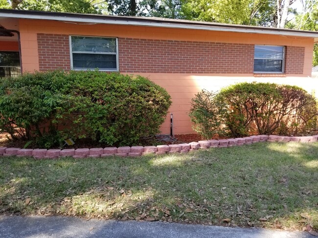 Building Photo - 1717 W 43rd St