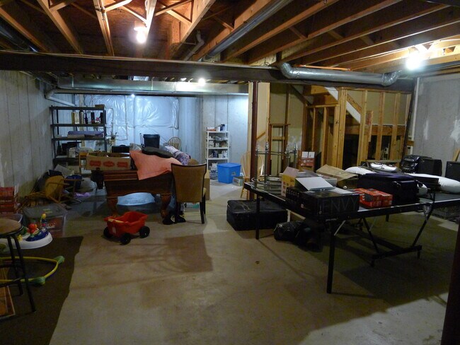 Building Photo - 553 Mockingbird Way