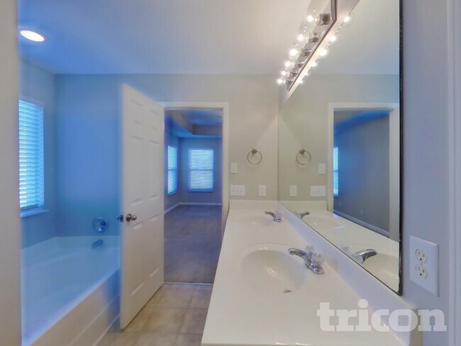 Building Photo - 1307 Creekside Dr