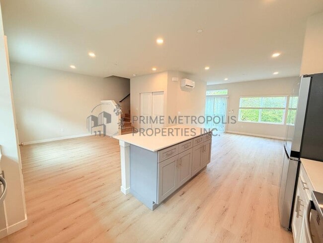 Building Photo - 15215 35th Ave W