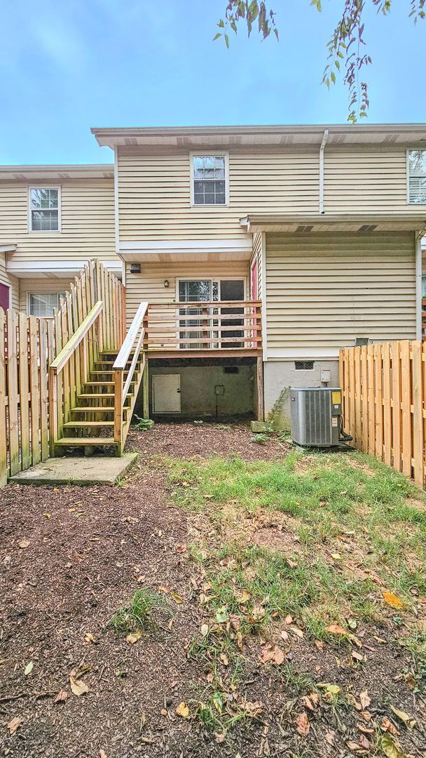 Building Photo - West Knoxville 37923 - 2 bedroom, 1.5 bath condo with hardwood floors - Contact Ryan Fogarty (865...
