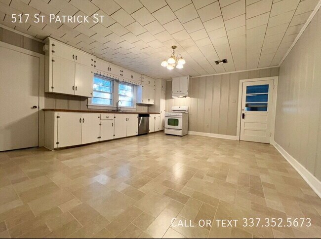 Building Photo - 517 St Patrick St