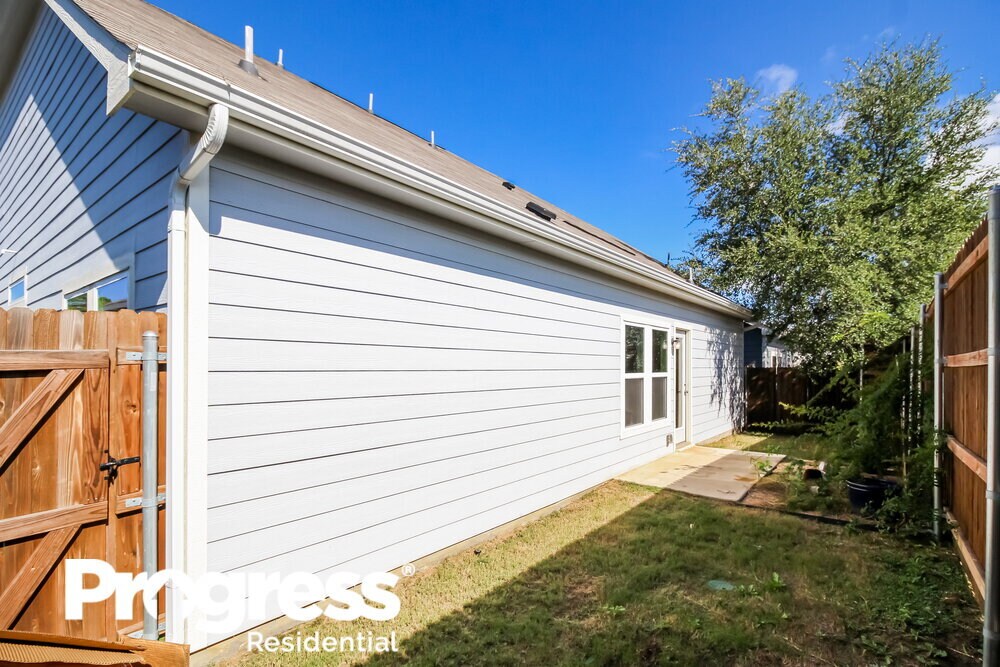 Building Photo - 2300 Paxton Way