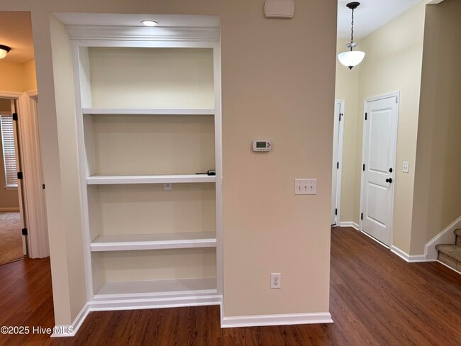 Building Photo - 3661 Thornbrook Dr