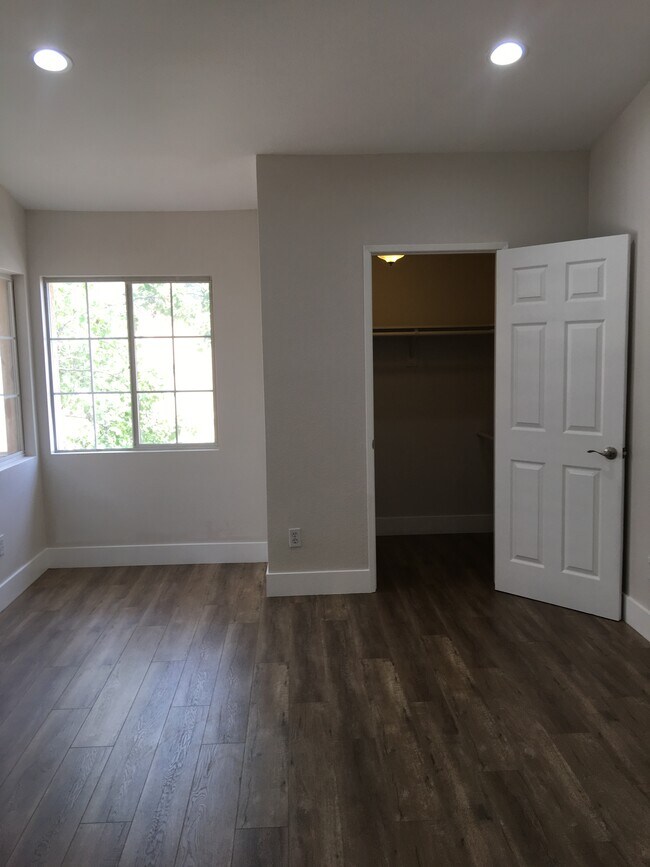Building Photo - 25136 Steinbeck Ave