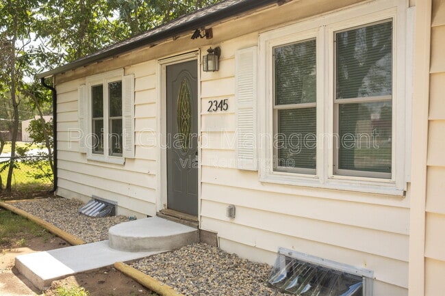 Building Photo - 2345 S Greenwood Ave