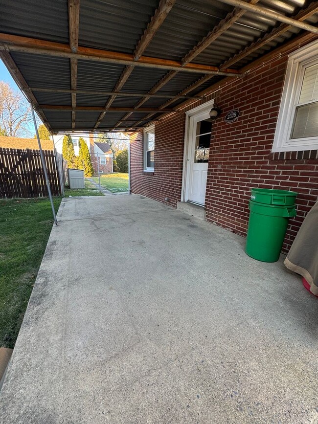 Building Photo - WEST END THREE BEDROOM/TWO BATH HOME