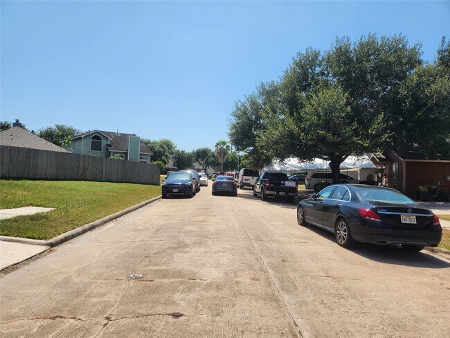 Building Photo - 7631 Goudin Dr