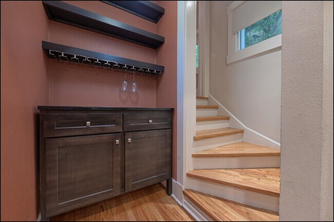 Building Photo - 1420 Hawthorne St