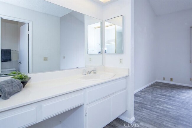 Building Photo - 29 Blue Oak