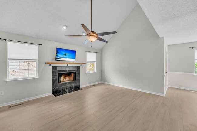 Building Photo - Charming 3BR/2.5BA Home with 2-Car Garage & Fenced Yard in Citadel Woods — West Ashley