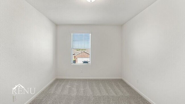 Building Photo - 758 Oakhurst Dr