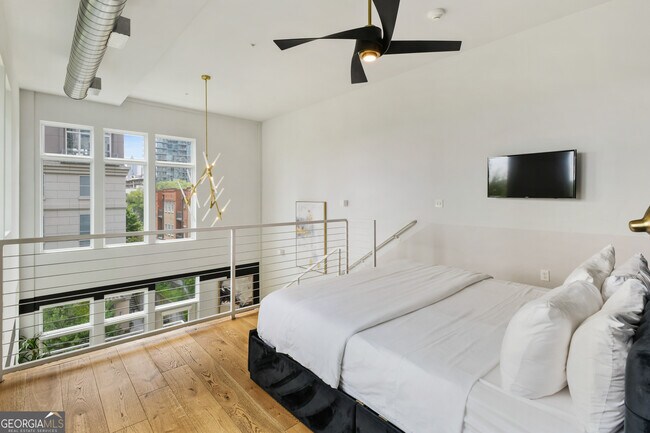 Building Photo - 208 12th St NE