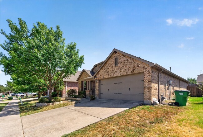 Building Photo - 417 Hackberry Dr