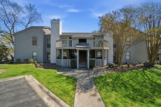 Building Photo - 2 Bedroom Condo in Deerwood Knoll