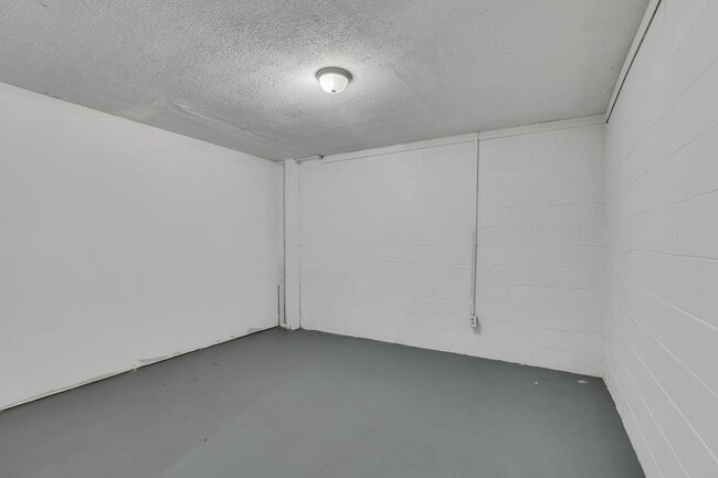 Building Photo - Three Bedroom Ranch w/ Basement in Dover with over an acre lot!