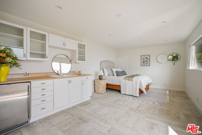 Building Photo - 620 Resolano Dr