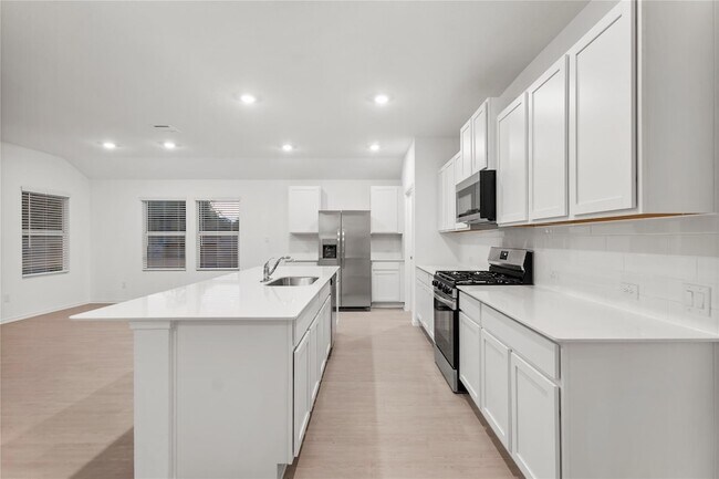 Building Photo - 161 Keefer