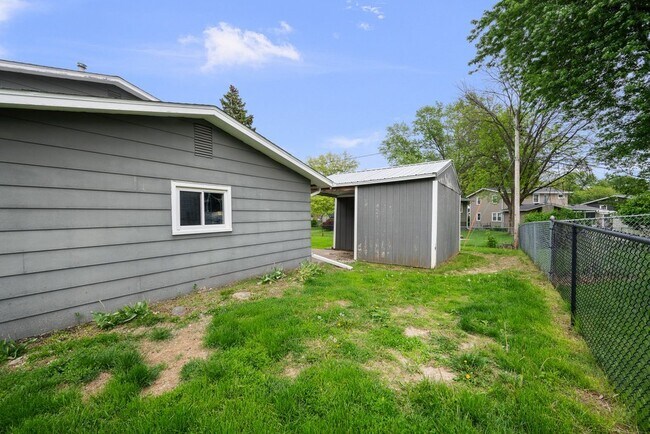 Building Photo - 3129 Windsor Dr