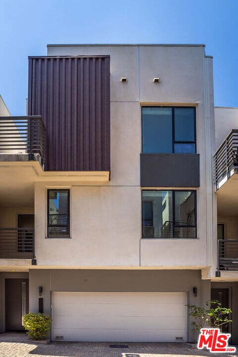Building Photo - 1427 Waterloo St