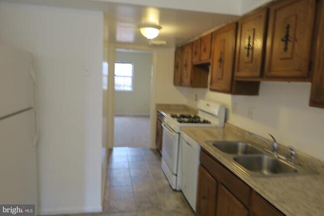 Building Photo - 3514 Cranmer Mews