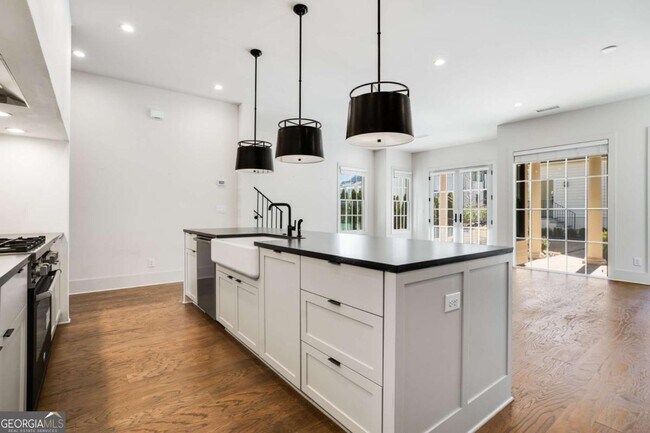 Building Photo - 160 4th St