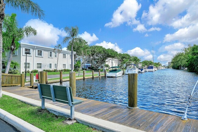 Building Photo - 6279 Bay Club Dr