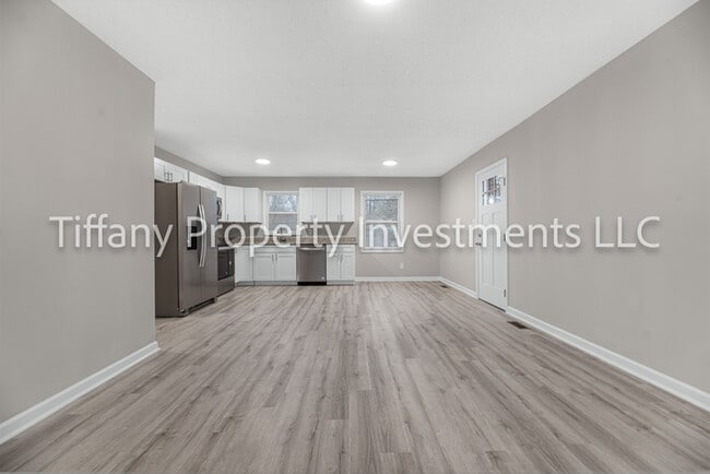 Building Photo - 2331 Woodleaf Dr