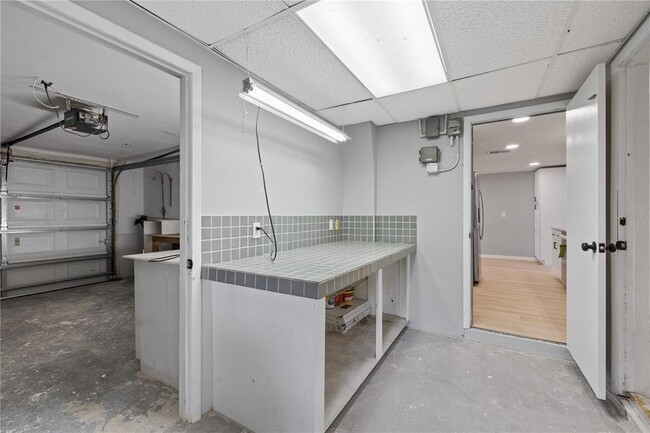 Building Photo - 4430 Shoreline Dr
