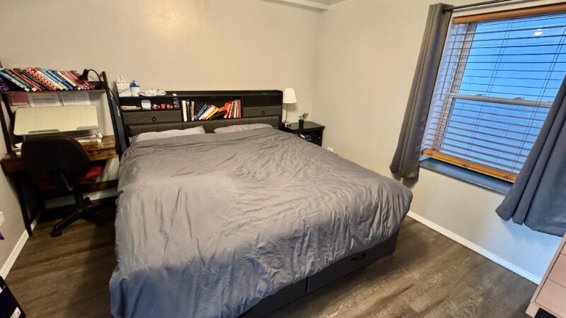 Building Photo - 1360 W Evergreen Ave