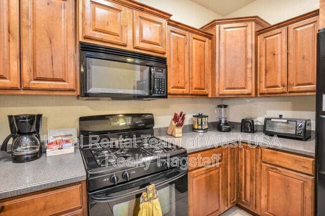 Building Photo - 3716 E Jacamar Dr