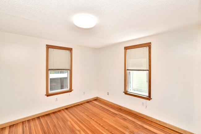 Building Photo - 77 Swan St