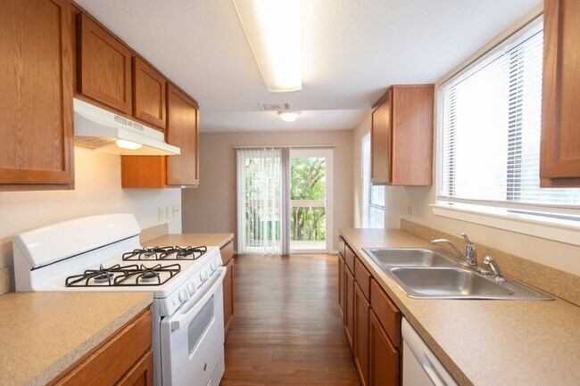 Building Photo - 6723 Lancret Hill Dr