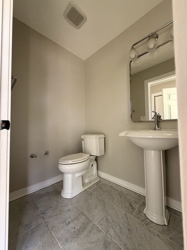 Building Photo - 16823 Stahelin Ave