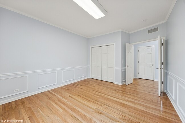 Building Photo - 1040 Buckingham Dr