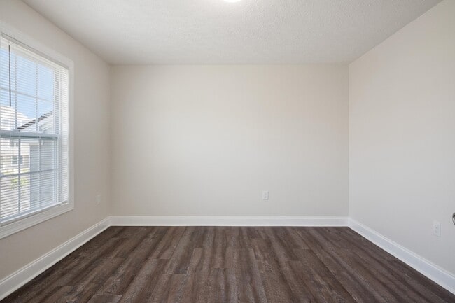 Building Photo - 445 Skylar Dr