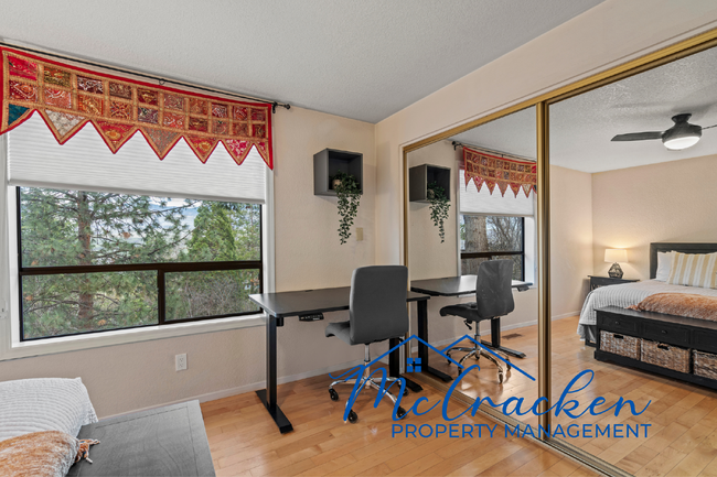 Building Photo - Peaceful retreat minutes from downtown wit...