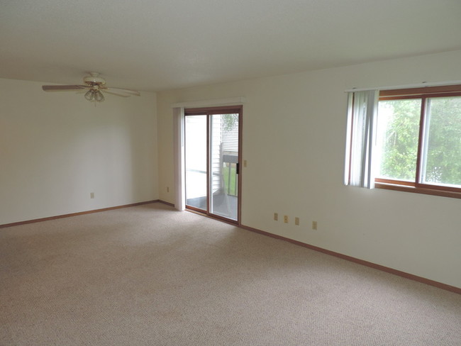 Building Photo - $1,100 | 2 Bedroom, 1 Bathroom Condo | Cat...