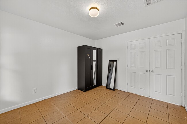 Building Photo - 16547 Lanesborough Dr