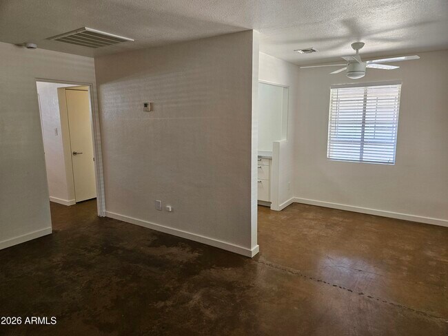 Building Photo - 802 W Turney Ave